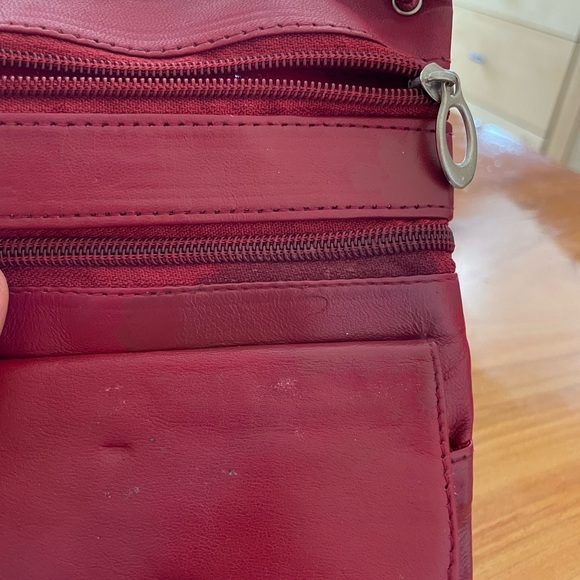 Vintage 90s Leather travel/cell phone pouch Red Crossbody adj. 4 zippers 1 clip. - Picture 5 of 7